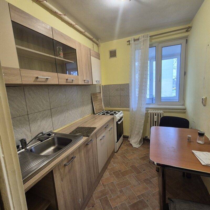 Calea Grivitei, langa Metrou Basarab.