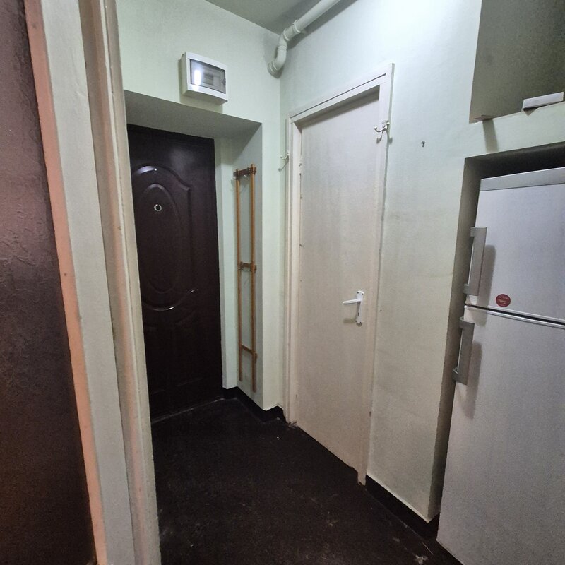 Calea Grivitei, langa Metrou Basarab.