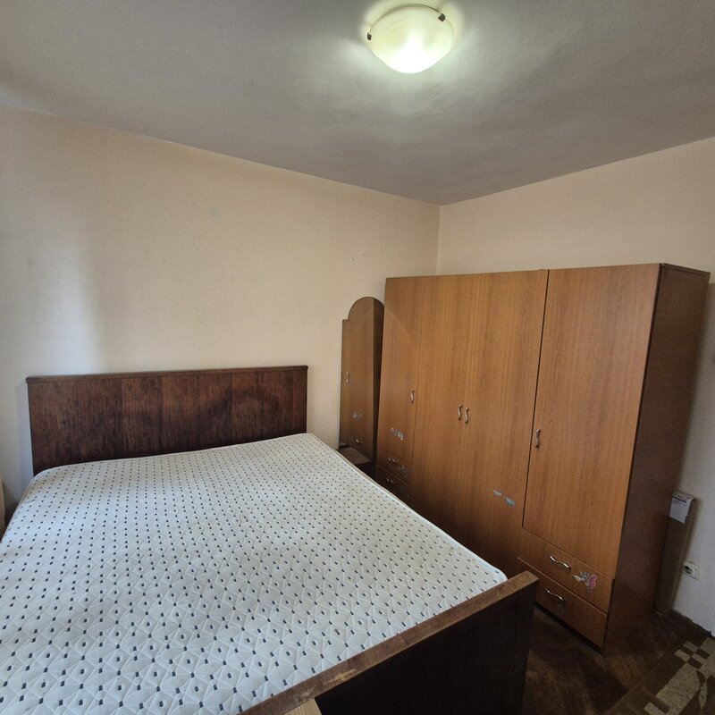 Calea Grivitei, langa Metrou Basarab.