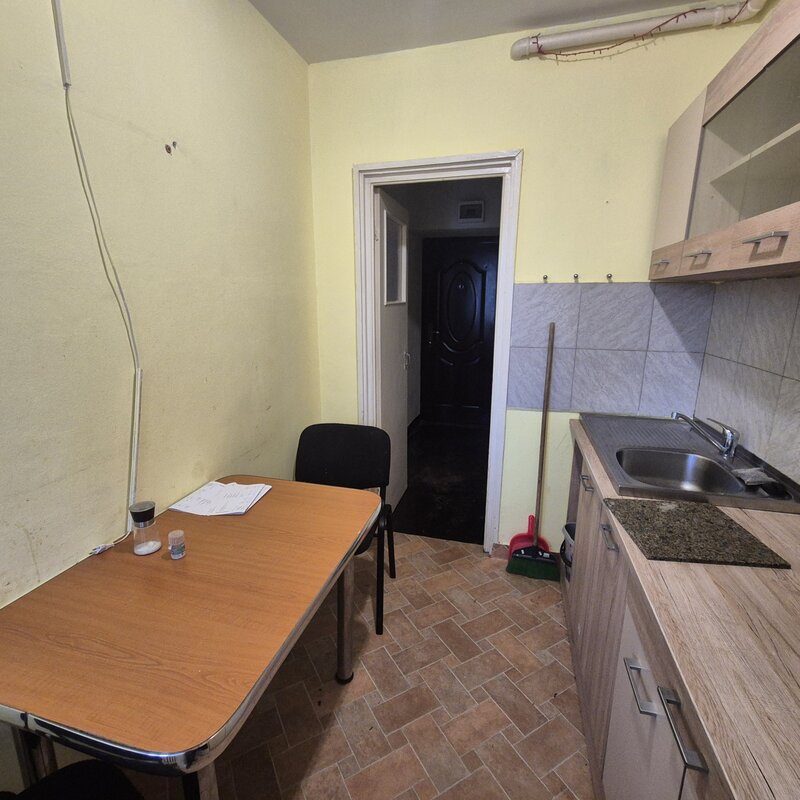 Calea Grivitei, langa Metrou Basarab.